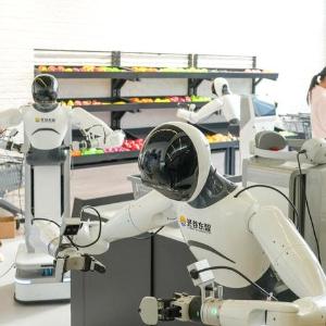 关键词读懂“十五五”｜“人工智能+” 为千行百业安装“智慧大脑